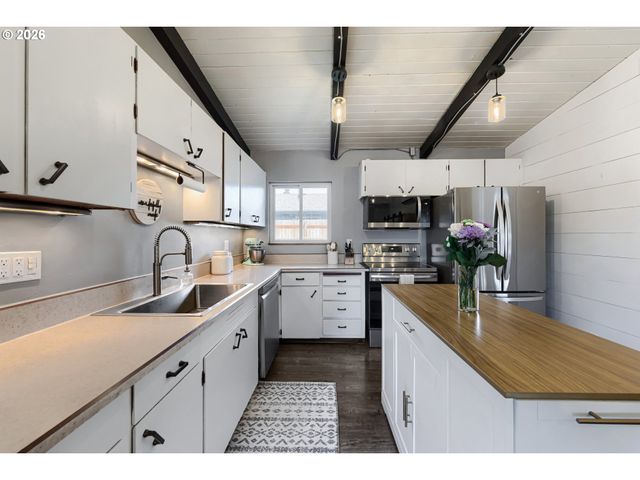 310 Ne 4TH Ave, Canby, OR 97013
