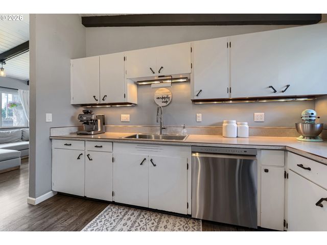 310 Ne 4TH Ave, Canby, OR 97013