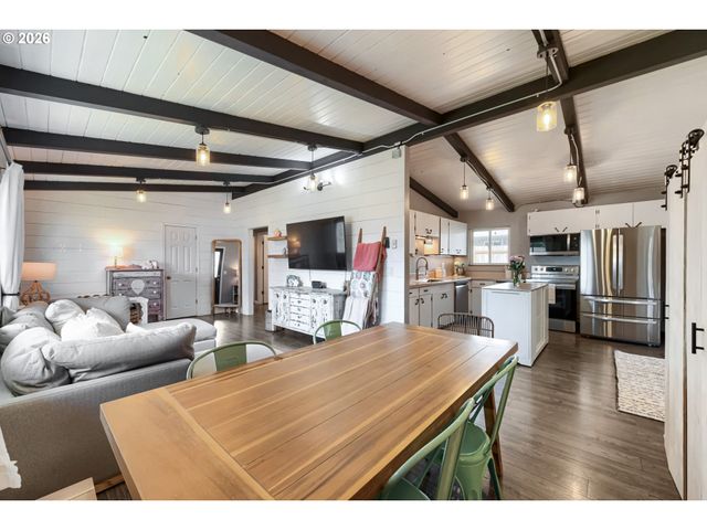 310 Ne 4TH Ave, Canby, OR 97013