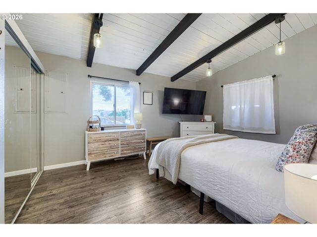 310 Ne 4TH Ave, Canby, OR 97013