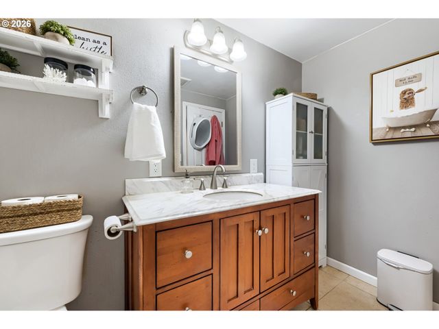 310 Ne 4TH Ave, Canby, OR 97013