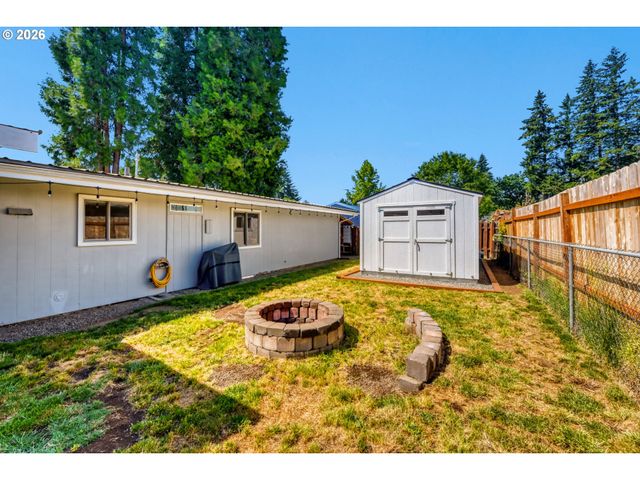 310 Ne 4TH Ave, Canby, OR 97013