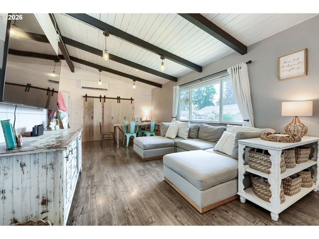 310 Ne 4TH Ave, Canby, OR 97013