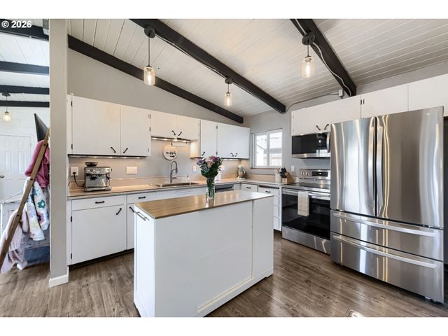 310 Ne 4TH Ave, Canby, OR 97013