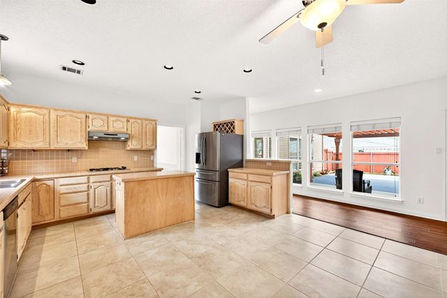 733 Pine Lakes Drive, Plano, TX 75025