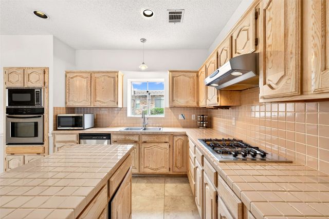 733 Pine Lakes Drive, Plano, TX 75025