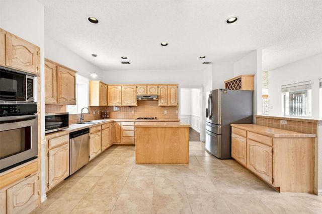 733 Pine Lakes Drive, Plano, TX 75025