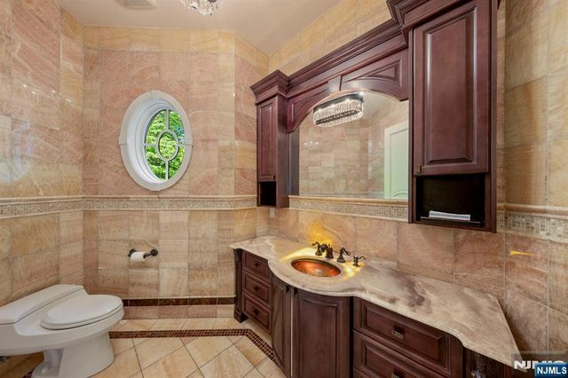 105 Chestnut Ridge Road, Saddle River, NJ 07458