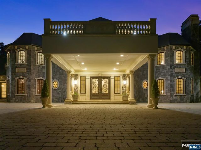105 Chestnut Ridge Road, Saddle River, NJ 07458