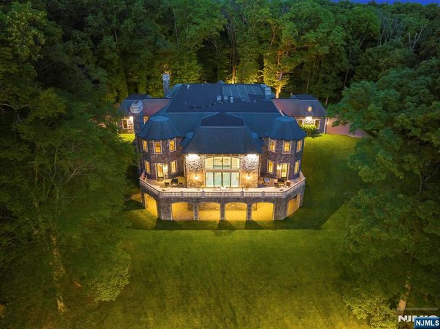105 Chestnut Ridge Road, Saddle River, NJ 07458