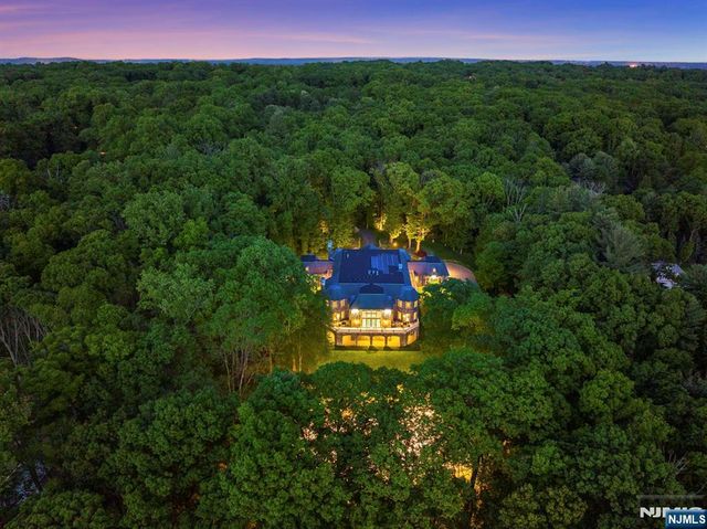 105 Chestnut Ridge Road, Saddle River, NJ 07458