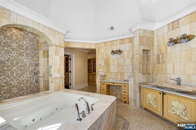 105 Chestnut Ridge Road, Saddle River, NJ 07458