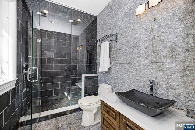 105 Chestnut Ridge Road, Saddle River, NJ 07458