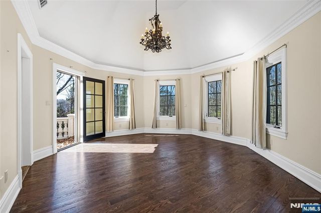 105 Chestnut Ridge Road, Saddle River, NJ 07458