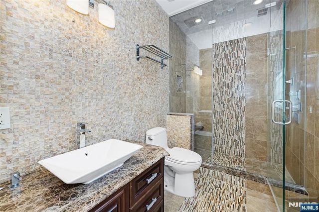105 Chestnut Ridge Road, Saddle River, NJ 07458