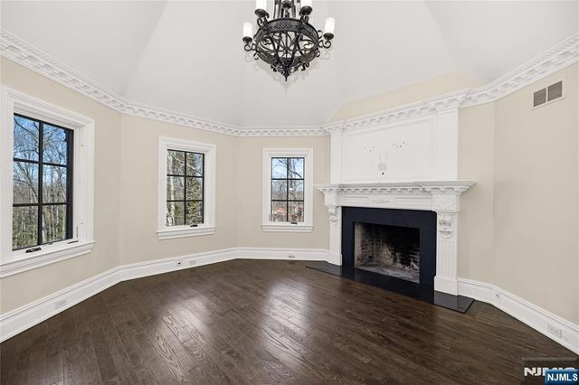 105 Chestnut Ridge Road, Saddle River, NJ 07458