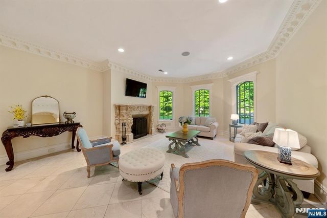 105 Chestnut Ridge Road, Saddle River, NJ 07458