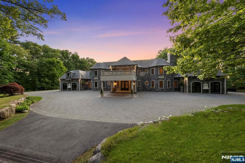 105 Chestnut Ridge Road, Saddle River, NJ 07458