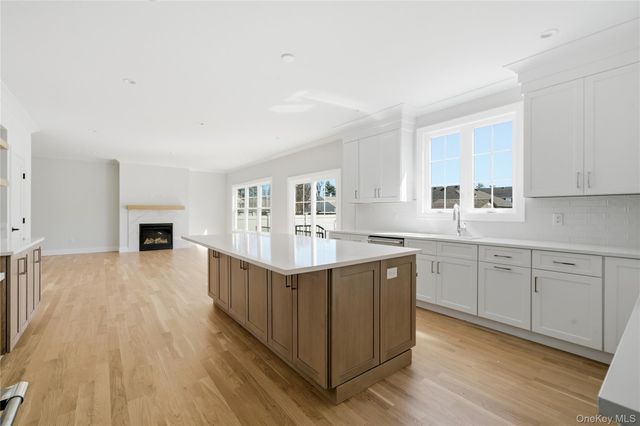 32 Massapequa Avenue, Massapequa Park, NY 11762
