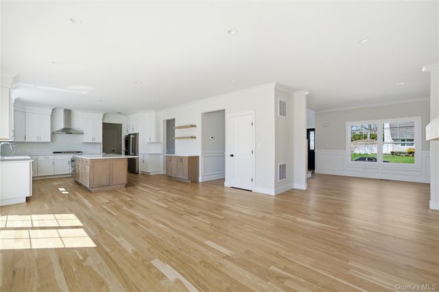 32 Massapequa Avenue, Massapequa Park, NY 11762