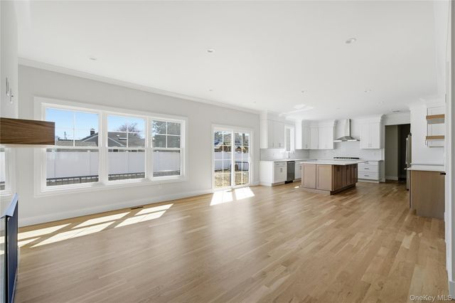 32 Massapequa Avenue, Massapequa Park, NY 11762