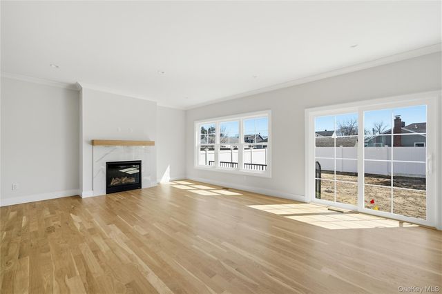 32 Massapequa Avenue, Massapequa Park, NY 11762
