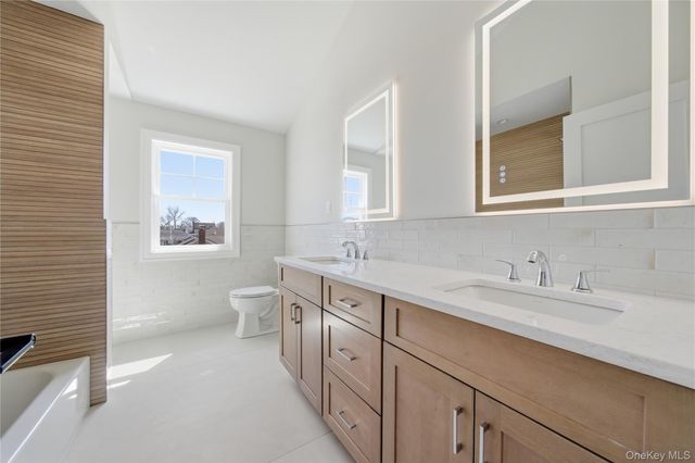 32 Massapequa Avenue, Massapequa Park, NY 11762