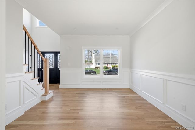 32 Massapequa Avenue, Massapequa Park, NY 11762