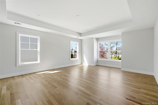 32 Massapequa Avenue, Massapequa Park, NY 11762