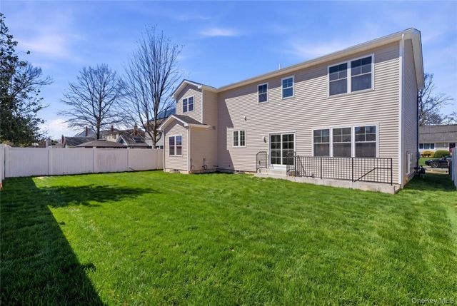 32 Massapequa Avenue, Massapequa Park, NY 11762