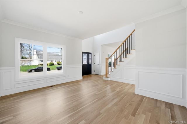32 Massapequa Avenue, Massapequa Park, NY 11762