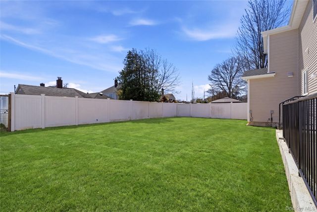 32 Massapequa Avenue, Massapequa Park, NY 11762