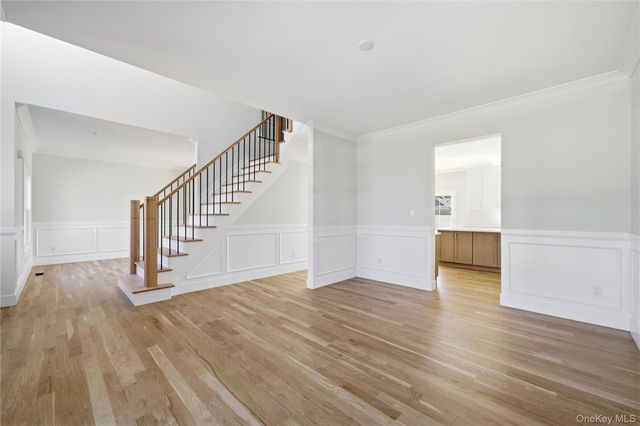 32 Massapequa Avenue, Massapequa Park, NY 11762