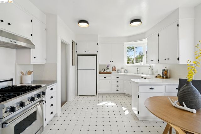 2825 Kitchener Ct, Oakland, CA 94602