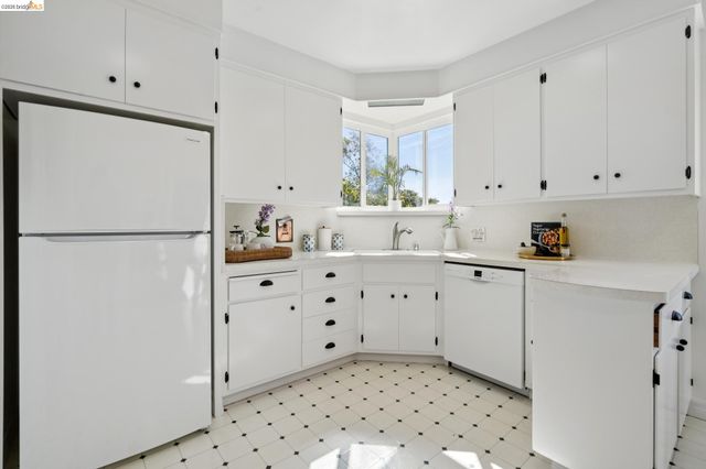 2825 Kitchener Ct, Oakland, CA 94602