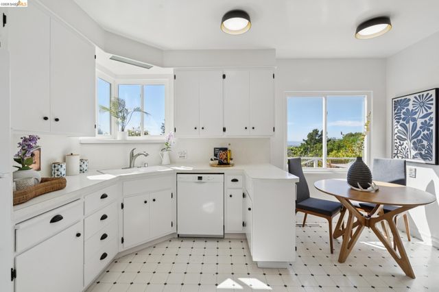 2825 Kitchener Ct, Oakland, CA 94602