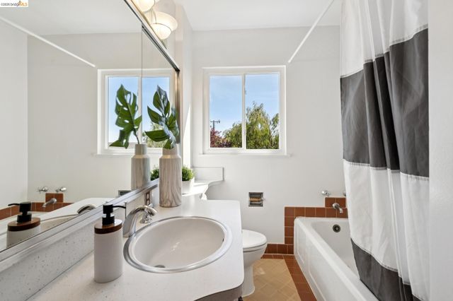 2825 Kitchener Ct, Oakland, CA 94602