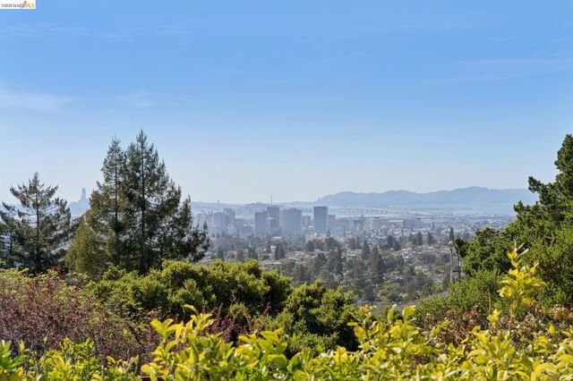 2825 Kitchener Ct, Oakland, CA 94602