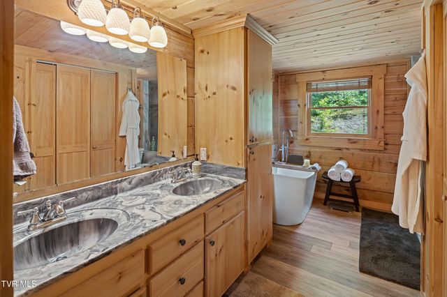 291 Bankers Bend, Mountain City, TN 37683