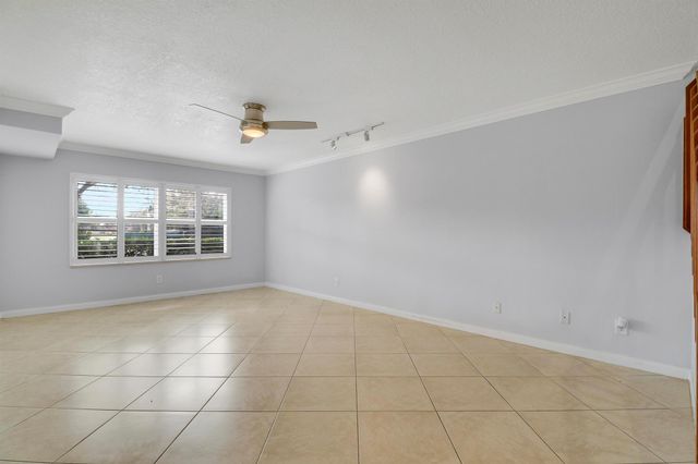 1903 Stratford Way, West Palm Beach, FL 33409