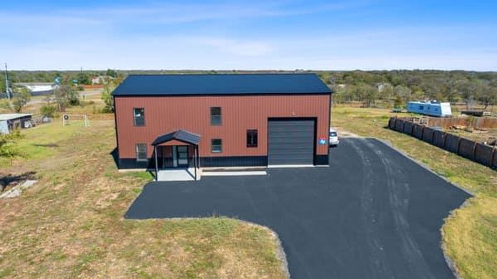 109 La Fortuna DR, Del Valle, TX 78617