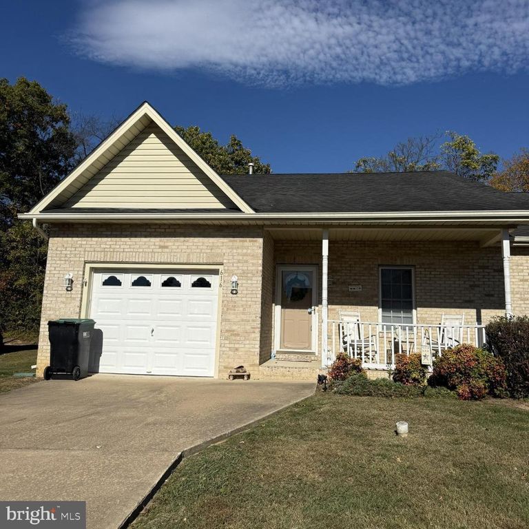 616 ALLEGHENY CIR, Woodstock, VA 22664