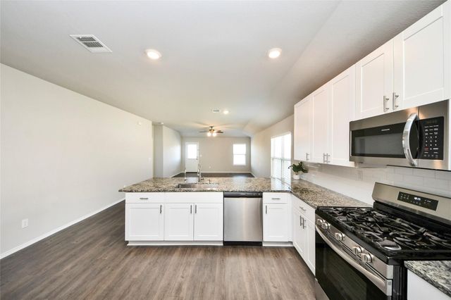 309 Cumberland Forest Drive, Magnolia, TX 77354