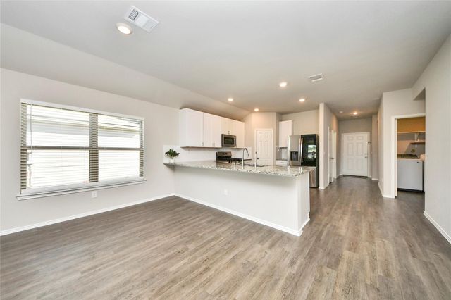 309 Cumberland Forest Drive, Magnolia, TX 77354