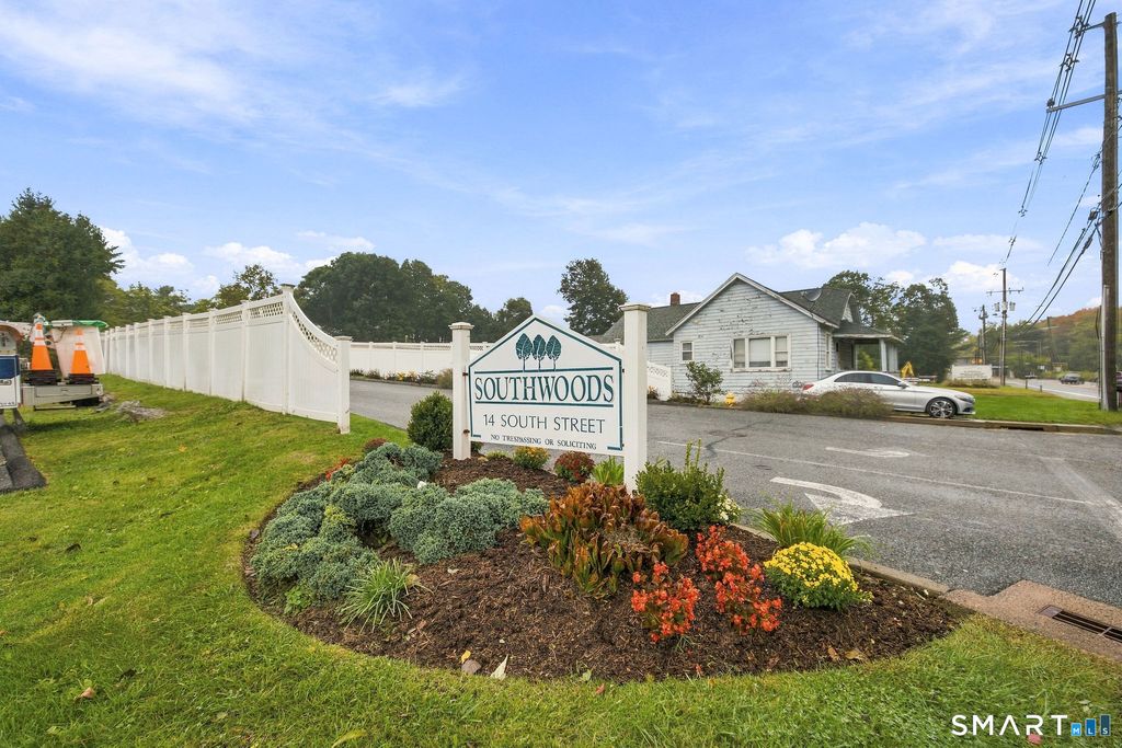 14 South Street 61, Danbury, CT 06810