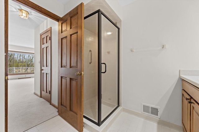 1720 Bradford DRIVE, Mequon, WI 53092