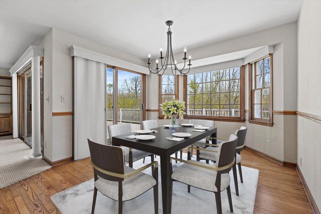 1720 Bradford DRIVE, Mequon, WI 53092
