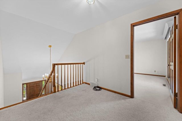 1720 Bradford DRIVE, Mequon, WI 53092