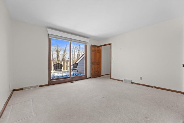 1720 Bradford DRIVE, Mequon, WI 53092