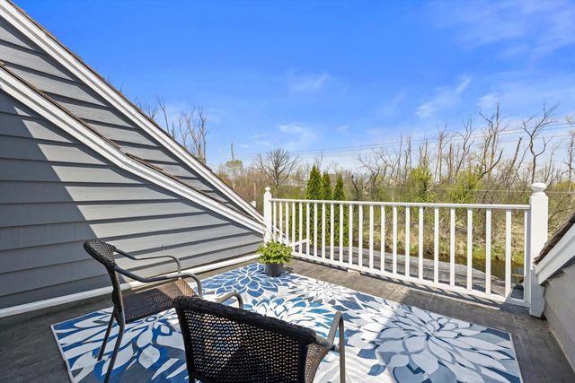 1720 Bradford DRIVE, Mequon, WI 53092